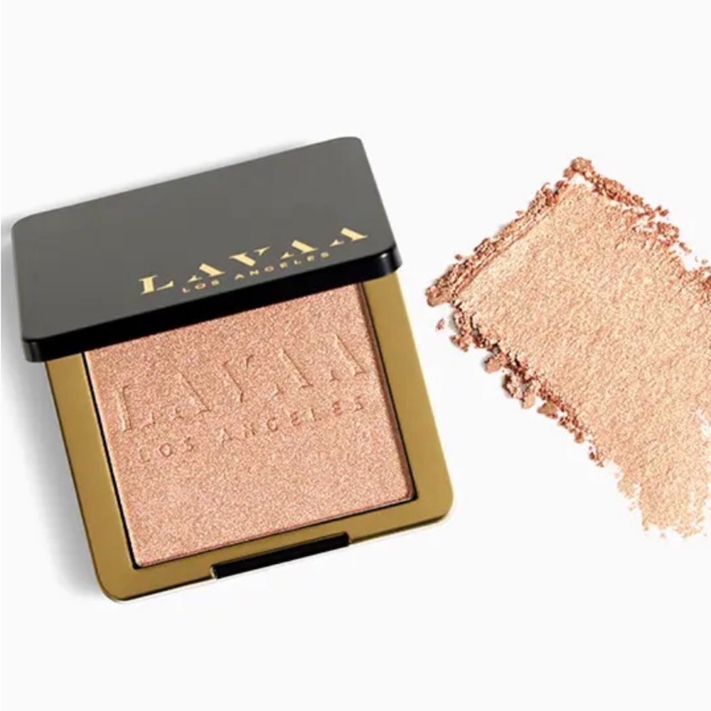 LAVAA BEAUTY💛
Grand Glow Illuminator in Gold